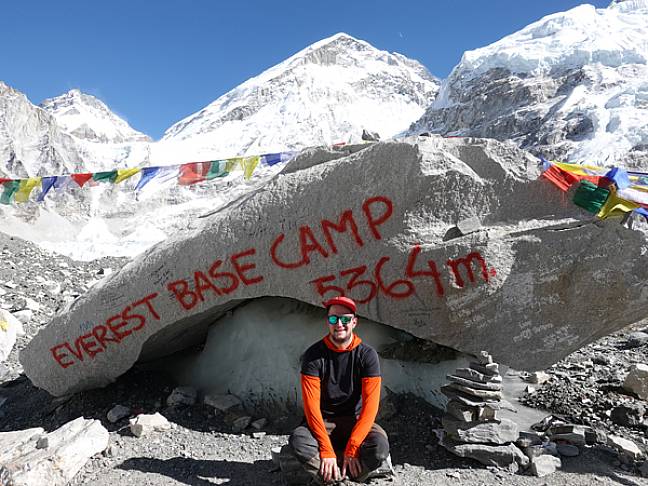 Everest v vkilimanjaro intro everest base camp 600x450