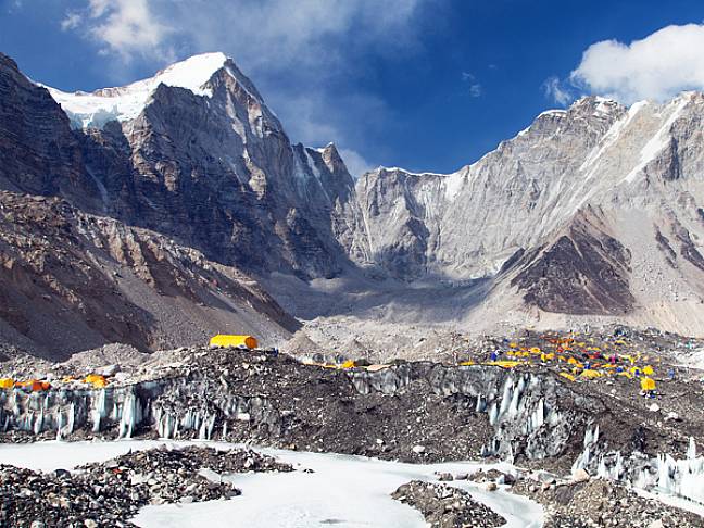 Everest v kilimanjaro location tents at everest base camp 600x450