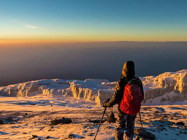 Everest v kilimanjaro sunrise on kili 600x450