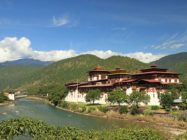 Best things to do in bhutan punakha dzong 600x450