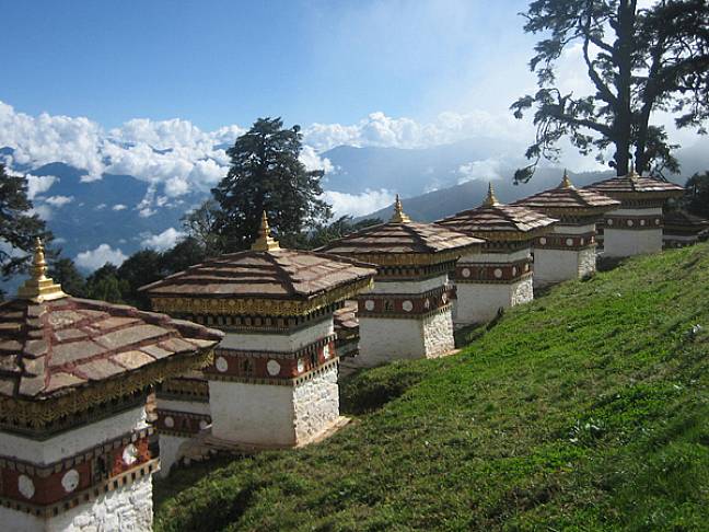 Best things to do in bhutan voews from Dochu La 600x450