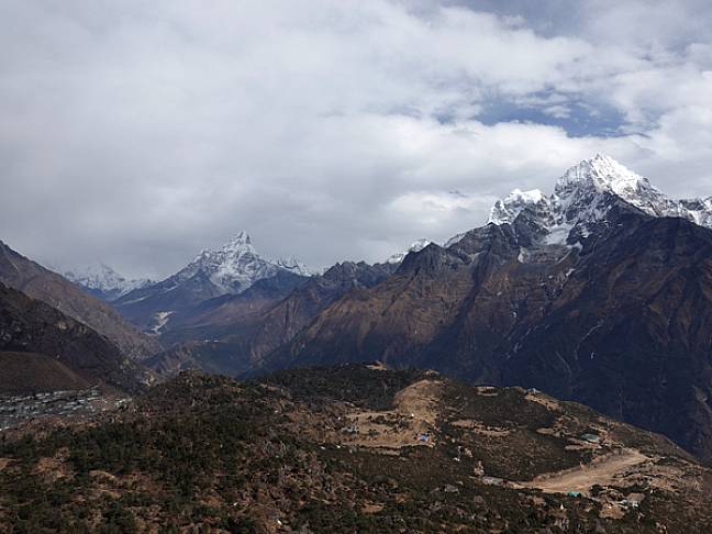 Best time to trek to everest base camp clouds 600x450