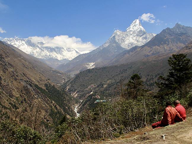 Best time to trek to everest base camp monks ama dablam thyangboche 600x450