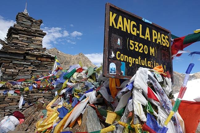 Meaning of prayer flags kang la pass nepal 600x400