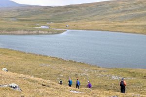 Walking down from the Kharkhiraa Pass