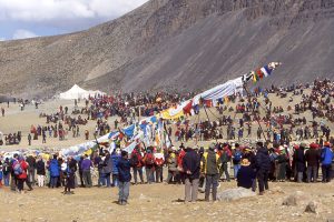 Raising the flagpole at the Saga Dawa Festival