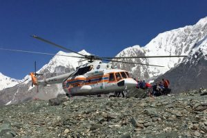Helicopter transferring trekkers to Karkara
